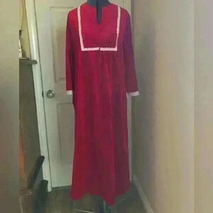 VTG PLAZA 9 RED VELVET WHITE LACE HOUSECOAT BEST FITS L-XL